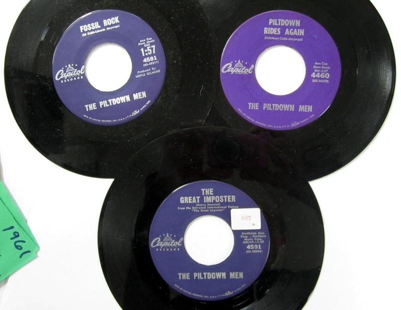 The PILTDOWN MEN Lot of 3x45Rpm Singles CAPITOL 1960s Rock N Roll Instr, #3298