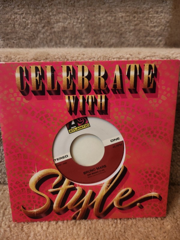 Hallmark Bruno Mars 24K Magic Treasure 7″ Vinyl Record Birthday Card 45