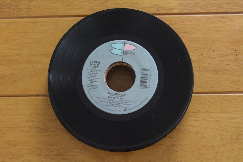 ROBERT PLANT «TALL COOL ONE» 45 RPM 7″ VG/VG+ RECORD [D31-110]