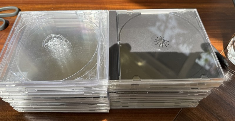 Lot of 20 used Jewel CD cases good condition ,No cracks FREE SHIPPING !