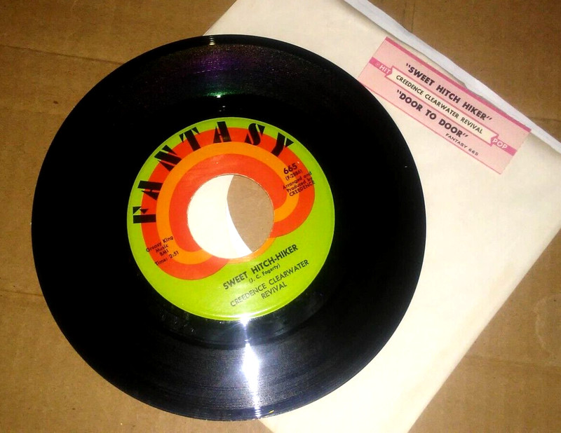 CREEDENCE CLEARWATER REVIVAL Sweet Hitchhiker/Door To Door FANTASY 45 RPM L@@K!