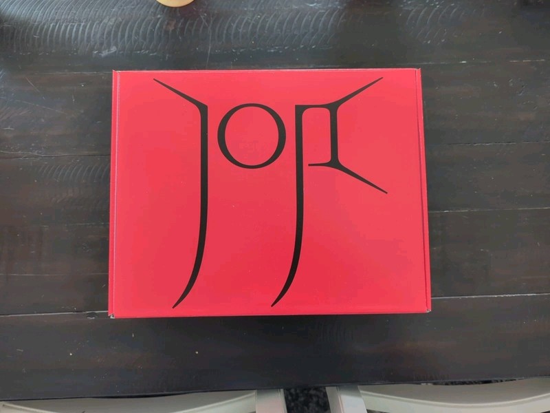 Joji – Piss in the Wind (Hat Box Set) (US Exclusive) (CD Box Set, 2026)