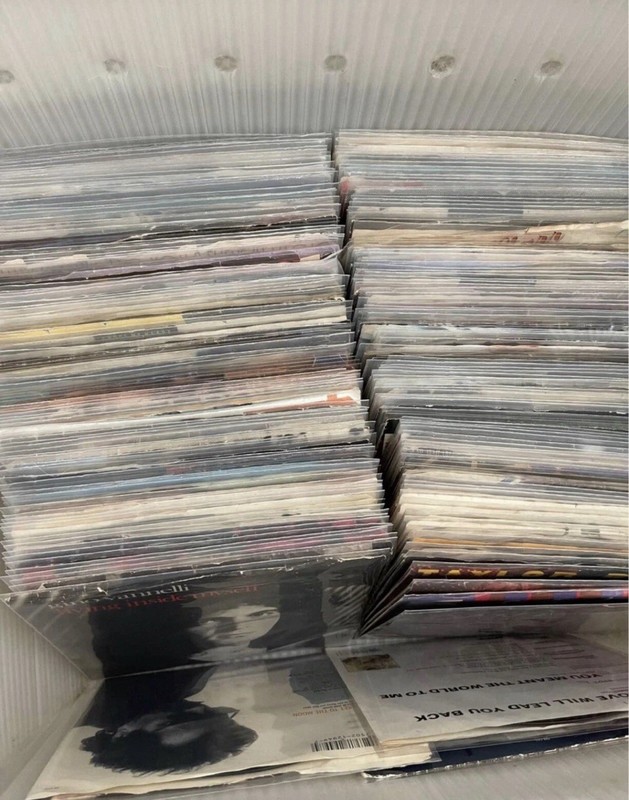 Lot Of 100 Picture Sleeve 45rpm Records From Closed Down Record Store Untested