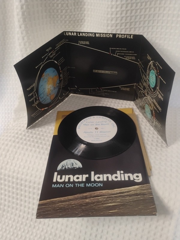 45 RPM Lunar Landing Man On the Moon Apollo 11 Met Life Promo w Poster Doubleday