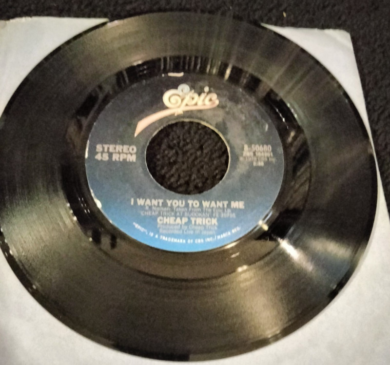 CHEAP TRICK ~ I WANT YOU TO WANT ME / CLOCK STRIKES TEN 7″ EPIC RECORDS 45 RPM