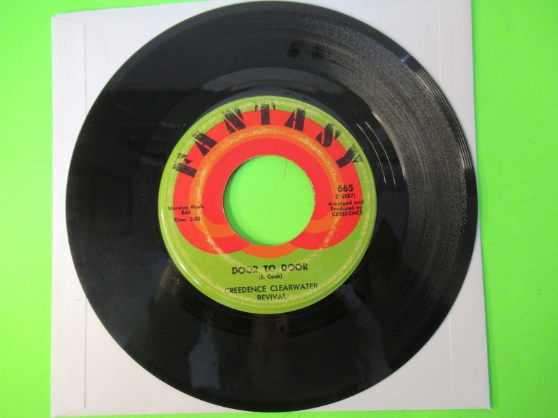 CREEDENCE CLEARWATER REVIVAL DOOR TO DOOR / SWEET HITCHHIKER 7″ 45