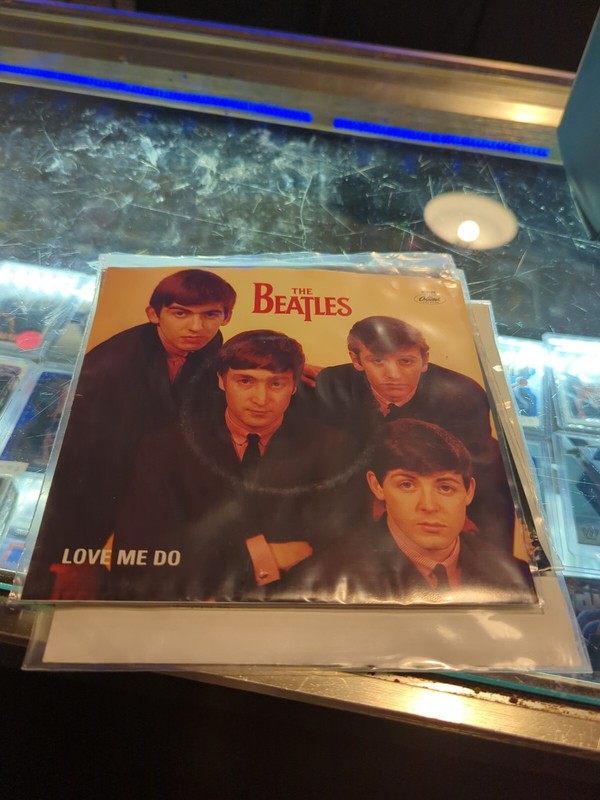 The Beatles US 45 Capitol B-5189 LOVE ME DO / P.S. I LOVE YOU W/ Pic Slv ()