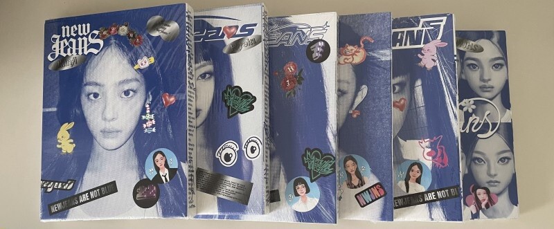 NEWJEANS – ‘New Jeans’ 1st EP Album [ BLUEBOOK Version ] SEALED CD+Log Book+etc