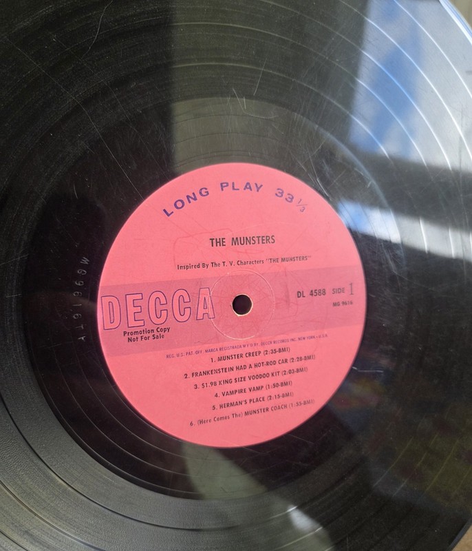 THE MUNSTERS 1964 DECCA PINK LABEL PROMO VINYL LP Poor Condition gallery