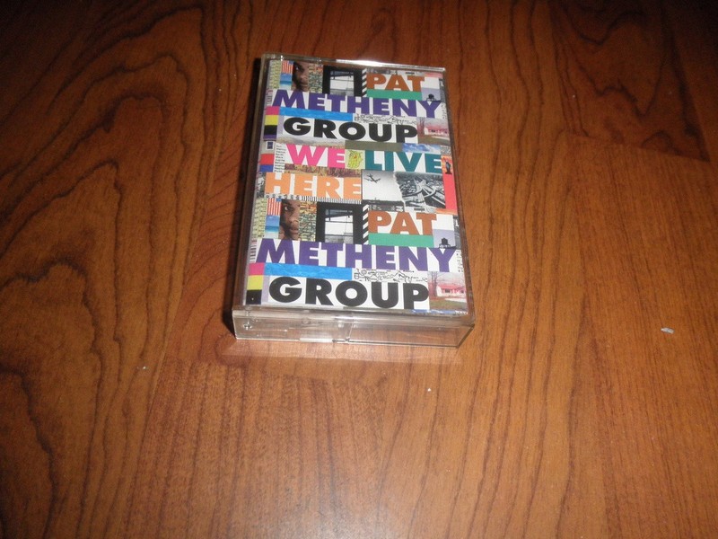 WE LIVE HERE -PAT METHENY GROUP -EXCELLENT CASSETTE