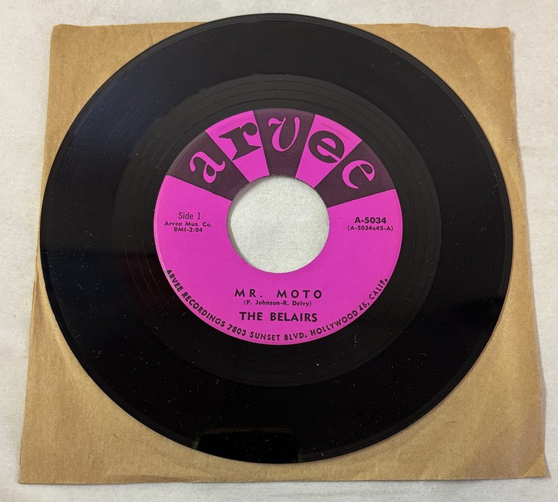 45 ~ THE BELAIRS Mr Moto/Little Brown Jug ~ Arvee 5034