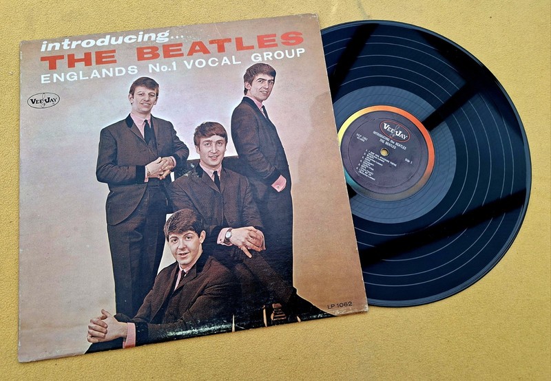 " INTRODUCING THE BEATLES " GENUINE MEGA RARE VER 1 LOVE ME DO OVAL VJ LABEL