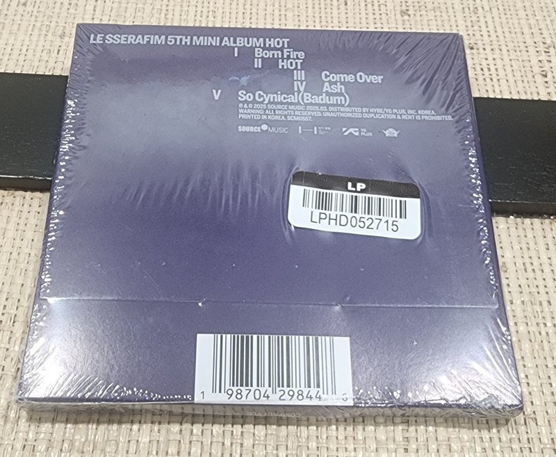 Le Sserafim Hot [Compact Ver] Blue Shimmer Version NEW SEALED gallery