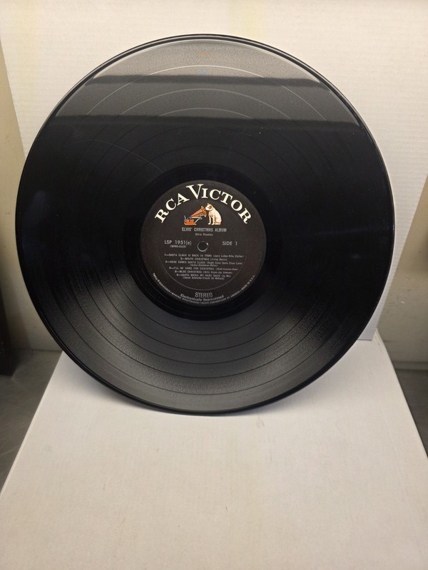 Elvis Presley Elvis' Christmas Album RCA Victor 12" Vinyl Stereo LP LSP-1951(e) gallery