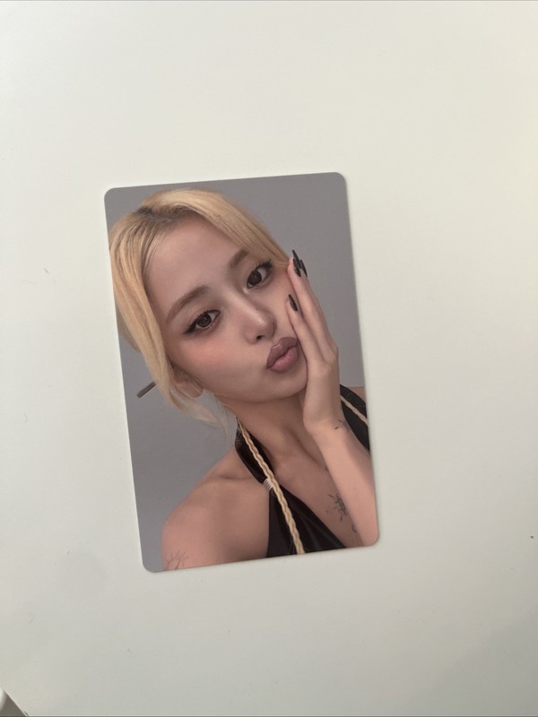 Le Sserafim Lesserafim Pureflow Yunjin Photocard