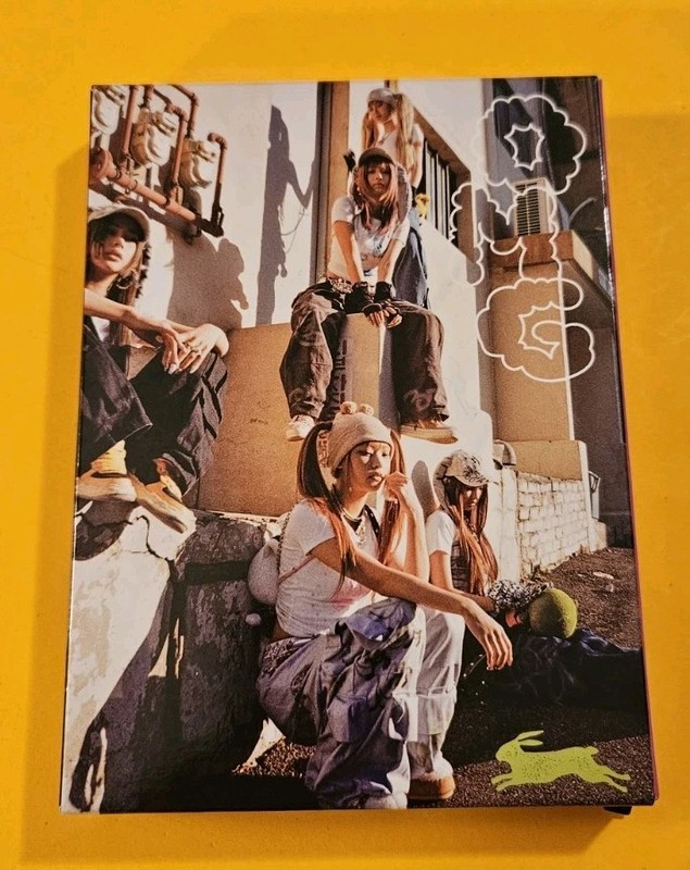 NEWJEANS [OMG] 1st Single Album MESSAGE CARD Version CD+PhotoBook+Lyric+Card+etc