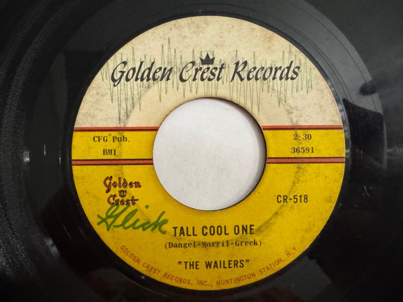 Surf Tittyshake 45- The Wailers «Roadrunner»/»Tall Cool..» Golden Crest VG+ HEAR