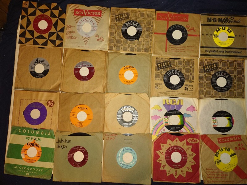 45 RPM RECORDS WITH SLEEVES 1940S-50’S 60’s EASY LISTENING 20 Diff Ones Lot A
