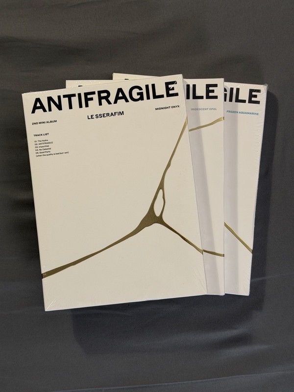 LE SSERAFIM’s 2nd Mini Album ANTIFRAGILE 3 version set (Weverse Exclusive)
