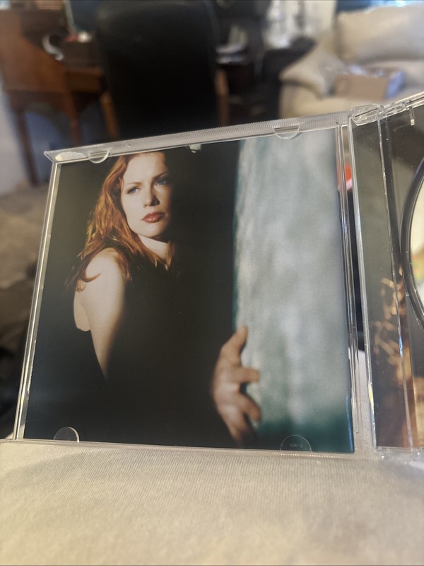 Allison Moorer - The Definitive Collection (CD) VG Condition Let’s Make A Deal gallery