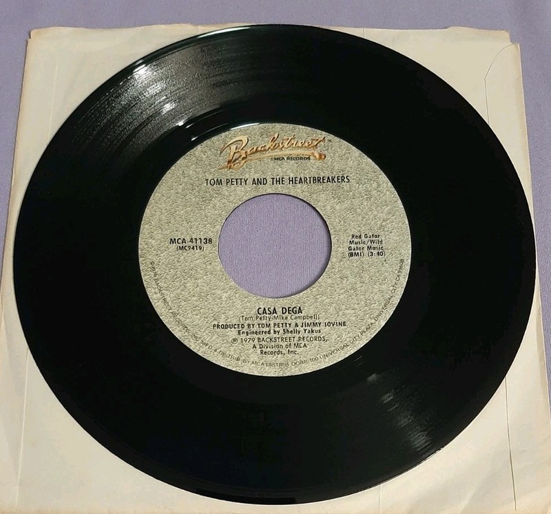 Tom Petty and The Heartbreakers 45 Casa Dega / Don’t Do Me Like That MCA-41138