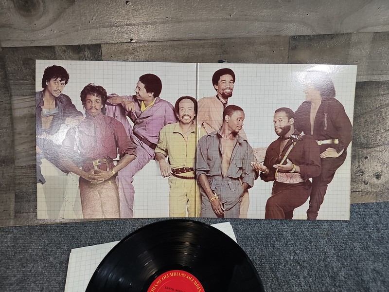 EARTH WIND & FIRE Electric Universe 1P 1E/1F QC 38980 R&B Soul Disco Funk LP gallery