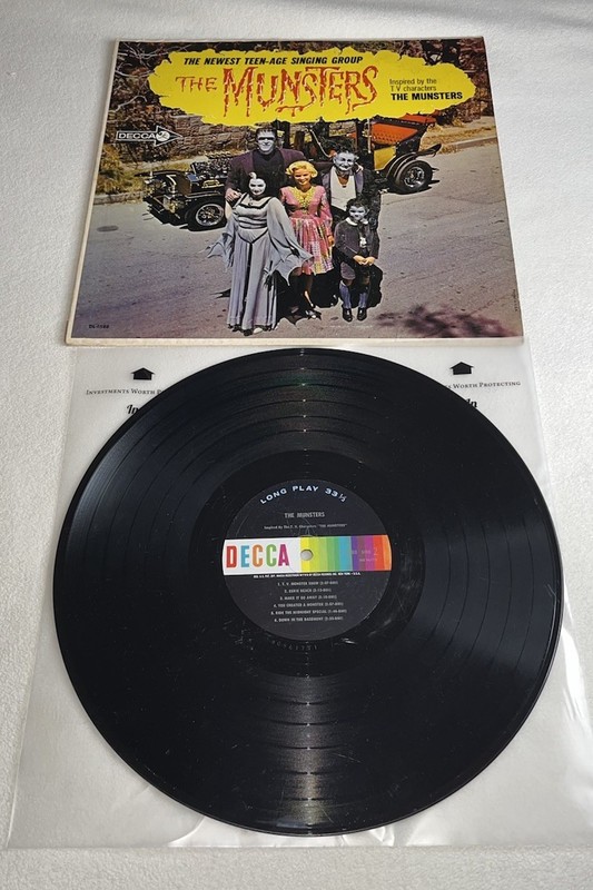 THE MUNSTERS-DECCA-DL-4588-1964 ORIGINAL PRESSING-FAIR/GOOD VINYL LP-PLAY TESTED