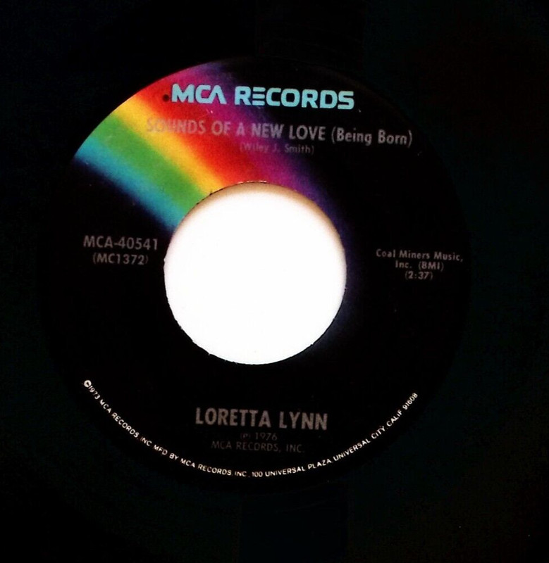 LORETTA LYNN RED, WHITE AND BLUE/SOUNDS OF A NEW LOVE MCA REC VINYL 45 76-91